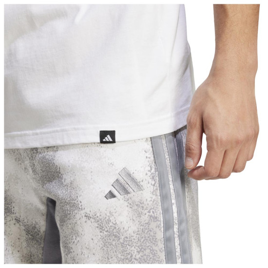Adidas Ανδρική κοντομάνικη μπλούζα Camo Script Graphic Tee Adidas Ανδρική κοντομάνικη μπλούζα Camo Script Graphic Tee